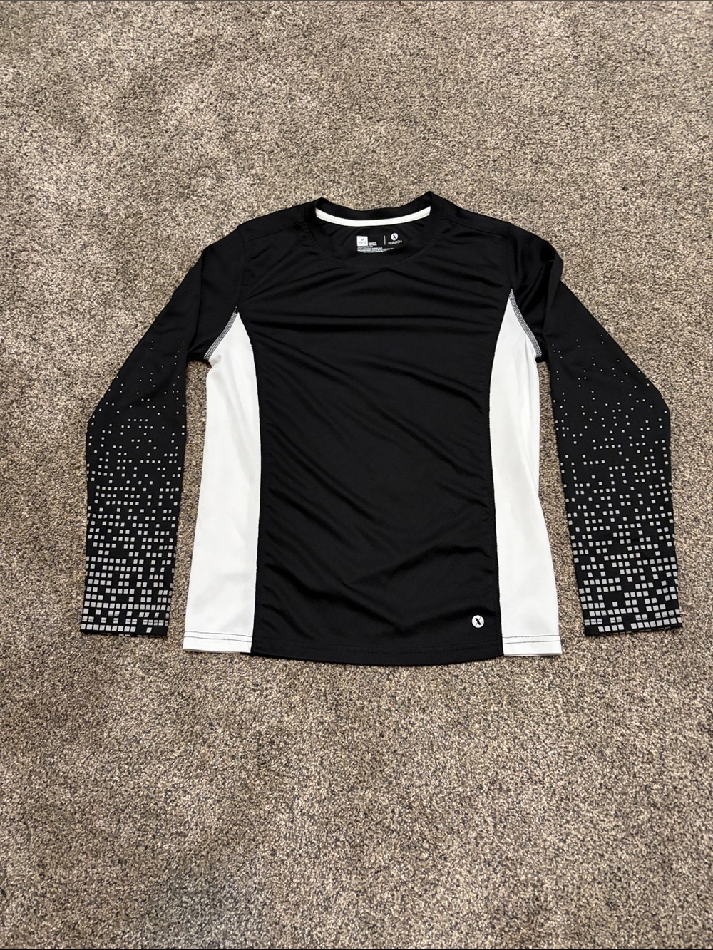 Boys Xersion Black & White Long-Sleeve Athletic Tee Size M 10-12
